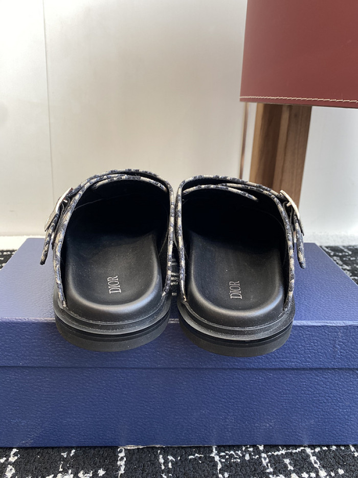 d10r sandal