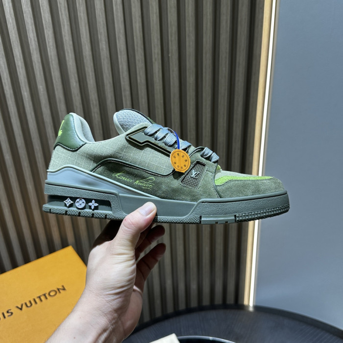 L0VT SNEAKER