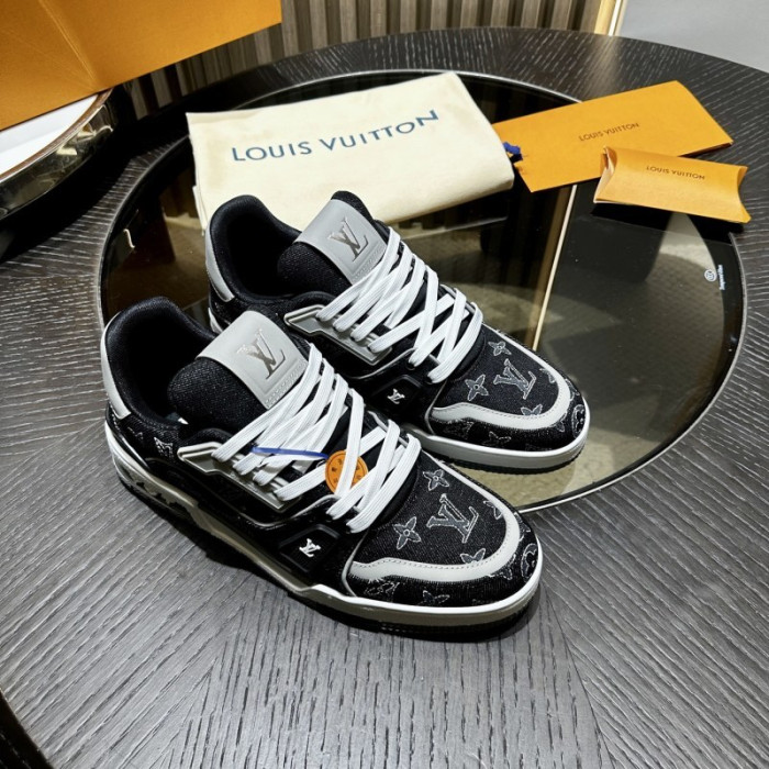 L0VT SNEAKER